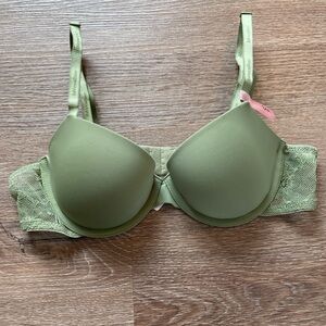 Le Vie En Rose lightly lined bra NEW - 34A